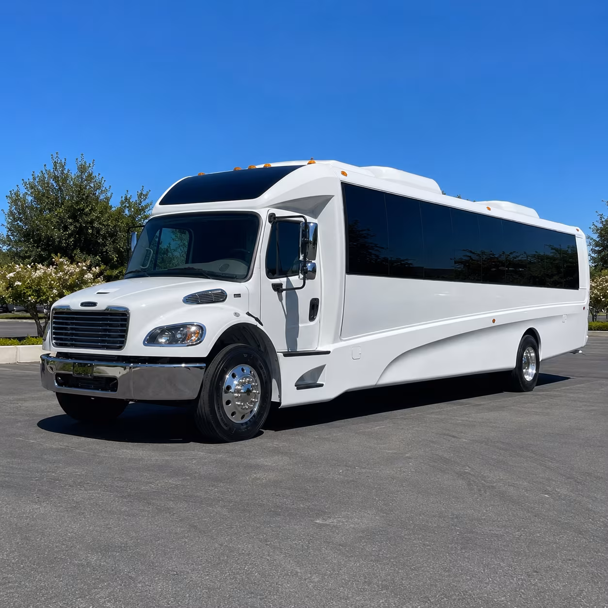 montebello 18 passenger minibus