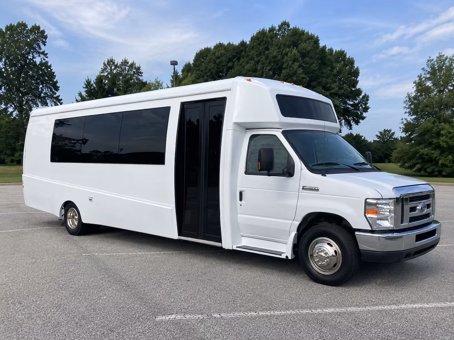 montebello 18 passenger party bus