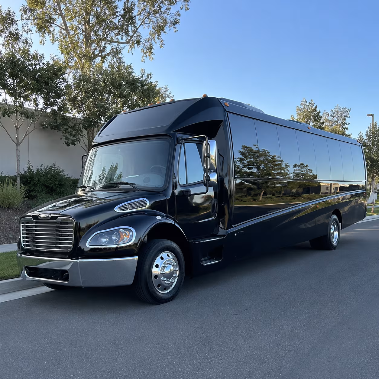 montebello 25 passenger minibus